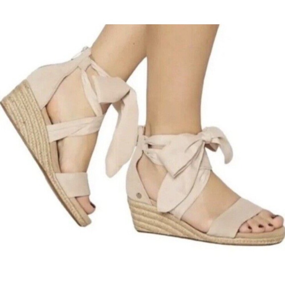 UGG Trina Jute Wedge Bow Ankle Strap Sandals Open Toe Rare Zip Nude Suede Sz 7.5